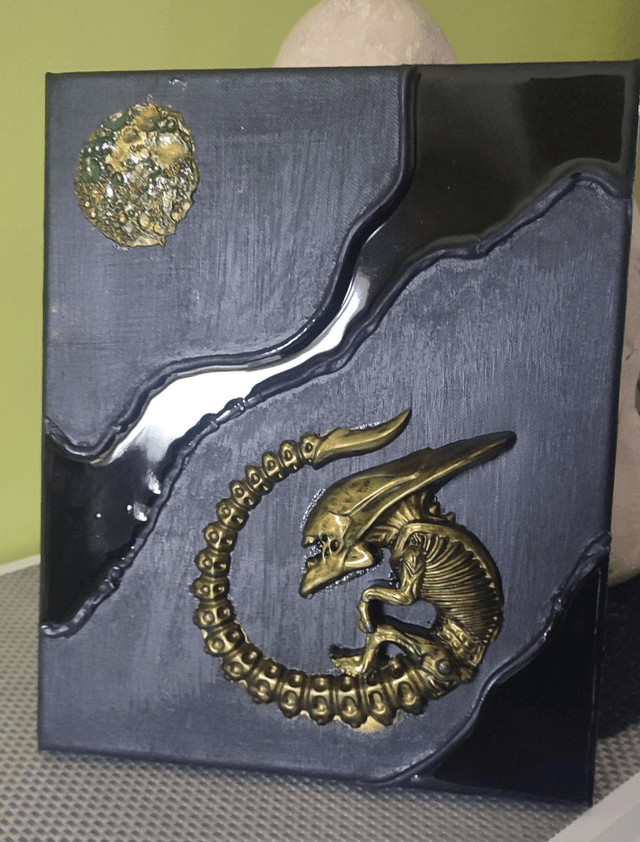 alien gold and black
