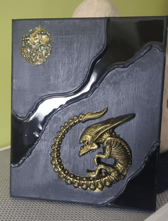 alien gold and black